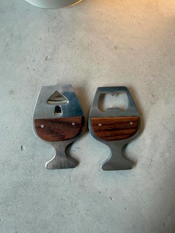 Vintage flesopeners met houten inleg – set van 2 beschikbaar voor biedingen