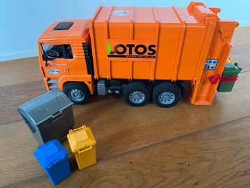 Bruder vuilniswagen met containers beschikbaar voor biedingen