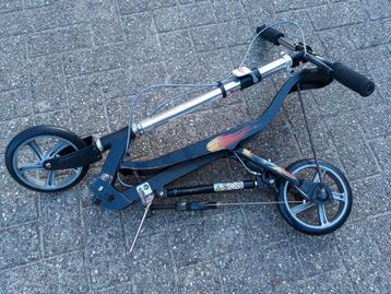 Space Scooter - zwart en roze.