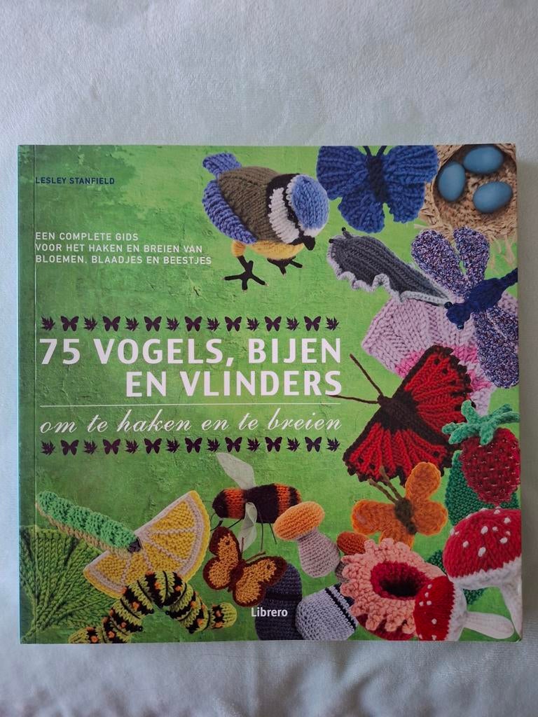 75 vogels, bijen en vlinders omt e haken en te breien., Ophalen of Verzenden, Haken, Patroon of Boek