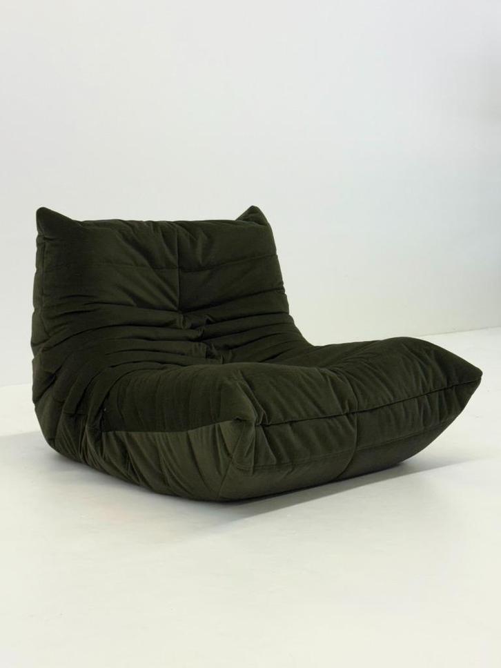 Ligne Roset Togo 1-zits in donkergroen velvet, Huis en Inrichting, Fauteuils, Zo goed als nieuw, Stof, Overige materialen, Ophalen