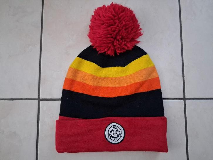 Nintendo Super Mario Beanie muts Retro Striped Multicolours, Verzamelen, Film en Tv, Zo goed als nieuw, Film, Kleding, Ophalen