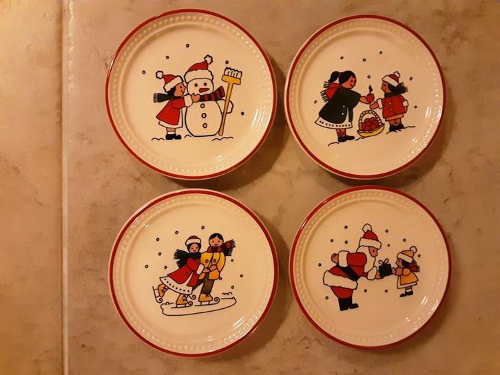 Kerstservies Wedgwood Christmas set 4 pf schaaltjes, kerst, Huis en Inrichting, Keuken | Servies, Zo goed als nieuw, Schaal of Schalen