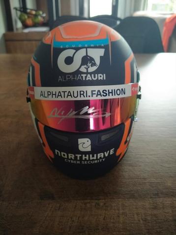 Gesigneerd: Nyck de Vries 1:2 helm Alpha Tauri. beschikbaar voor biedingen