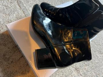 Zwarte lak laarsjes - 1x gedragen beschikbaar voor biedingen