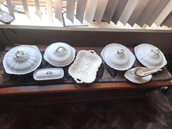 partij wit/creme Maastricht aardewerk(Regout)schalen etc., Antiek en Kunst, Curiosa en Brocante, Ophalen