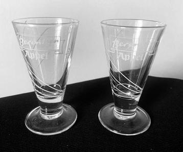 2x Berentzen Appel glaasje op voet. 2 cl. H. 8,5 cm. beschikbaar voor biedingen
