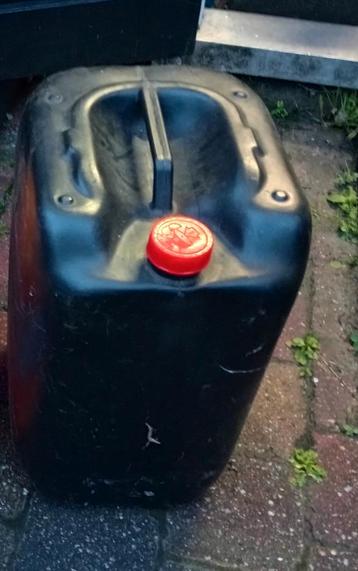 Jerrycan 20L  gebruikt voor petroleum beschikbaar voor biedingen