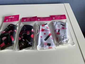 Mondkapjes voor de nagelstyliste beschikbaar voor biedingen