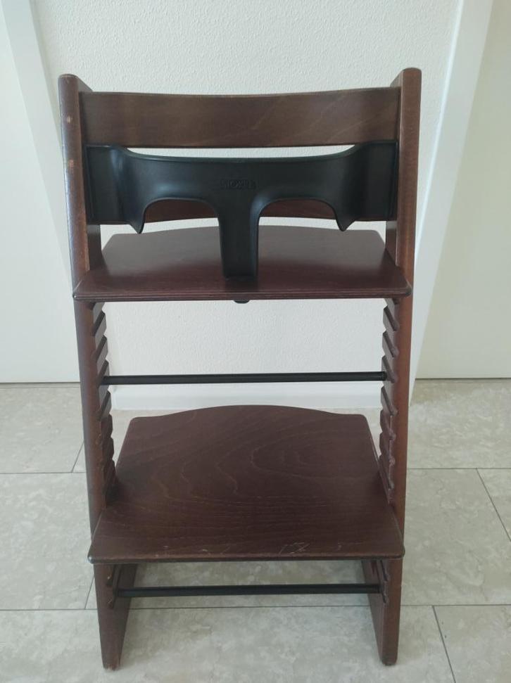Stokke kinderstoel Walnoot - beuken -  bruin - brown, Kinderen en Baby's, Kinderstoelen, Gebruikt, Meegroeistoel, Aanschuifbaar