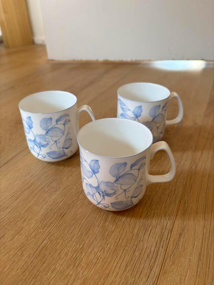Vintage Rose of England Koffiekopjes (3), Huis en Inrichting, Keuken | Servies, Gebruikt, Kop(pen) en/of Schotel(s), Overige stijlen