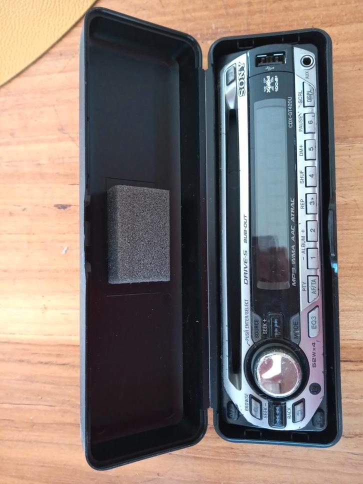 Goed frontje auto radio merk Sony cdx-gt420u, Auto diversen, Autoradio's, Ophalen of Verzenden