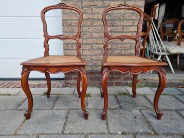 2 antieke stoeltjes  beschikbaar voor biedingen