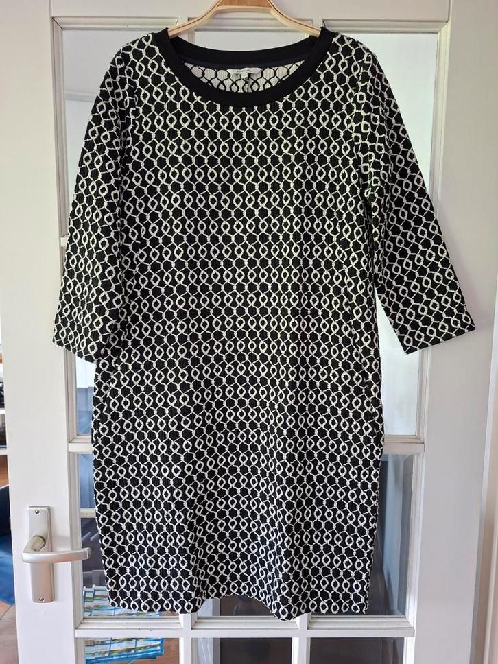 Sandwich jurk maat M - Nieuwstaat, Kleding | Dames, Jurken, Nieuw, Maat 38/40 (M), Zwart, Knielengte, Ophalen of Verzenden