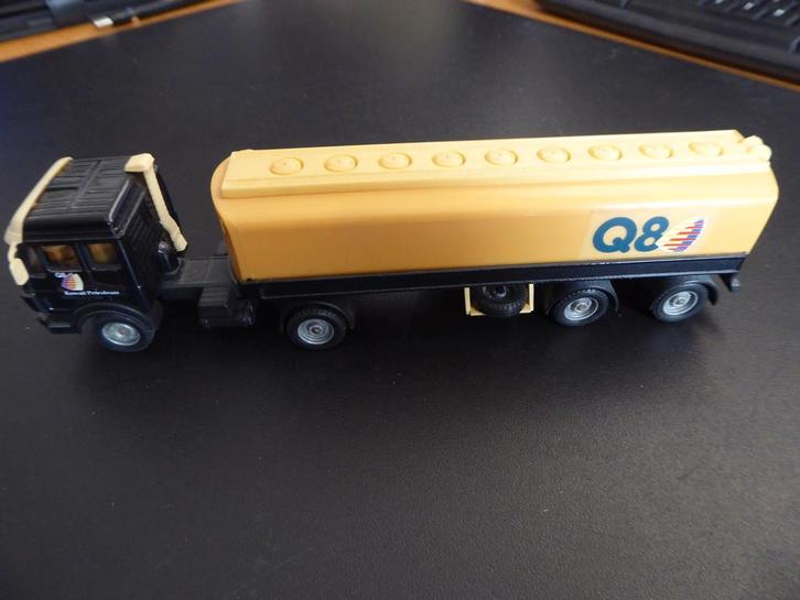 Te koop: Modelauto Q8 Tankwagen, Hobby en Vrije tijd, Modelauto's | 1:43, Zo goed als nieuw, Bus of Vrachtwagen, Overige merken