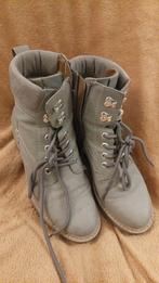 vegan grijze boots maat 40, Kleding | Dames, Schoenen, Schoenen met lage hakken, Ophalen of Verzenden, Grijs, Gedragen