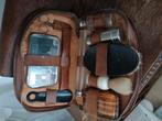 oude scheer set in leren etui glazen flesjes, Antiek en Kunst, Ophalen of Verzenden