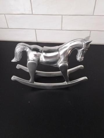 Riviera maison hobbelpaard beschikbaar voor biedingen