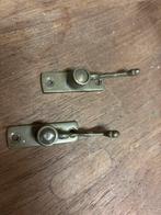 Twee antieke raamslotjes, Ophalen of Verzenden, Gebruikt, Koper of Messing, Slot