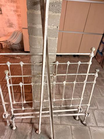 Vintage Wit IJzeren Frans Bedframe beschikbaar voor biedingen