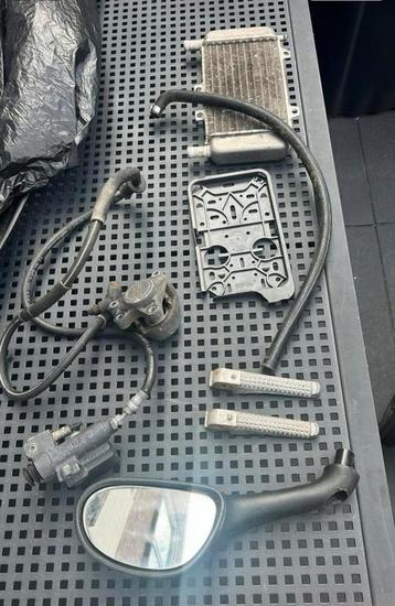 Diverse gilera runner onderdelen beschikbaar voor biedingen