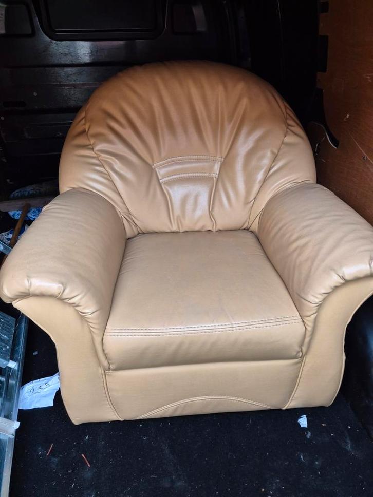 Comfortabele lederen fauteuil( geel), Huis en Inrichting, Fauteuils, Gebruikt, Leer, 50 tot 75 cm, Minder dan 75 cm, Ophalen