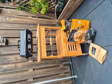 Barbecue op keukentrolly beschikbaar voor biedingen