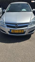 Opel Astra 1.6 Cosmo AUTOMAAT, Gebruikt, Zwart, 4 cilinders, 635 kg