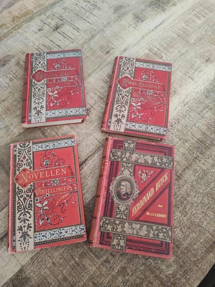 ** 4 oude boeken **, Boeken, Partijen en Verzamelingen, Gelezen, Verschillende onderwerpen, Ophalen of Verzenden