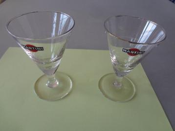 Twee vintage Martini cocktailglazen beschikbaar voor biedingen