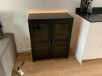 Zwarte kast met vitrine deuren, glazen planken en backlight, Ophalen, Nieuw