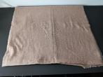 Zachte beige sjaal met krokodillenreliëf, Ophalen of Verzenden, Gedragen, Maat 46/48 (XL) of groter, Sjaal