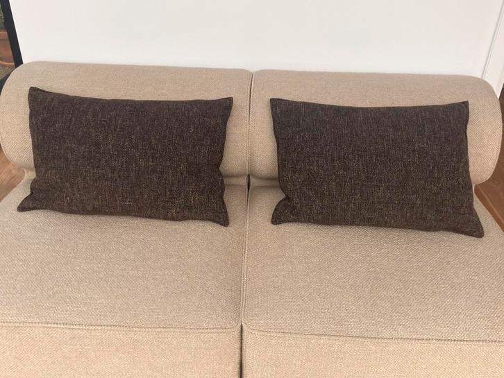 2 sierkussens van Design on stock (60*40), Huis en Inrichting, Woonaccessoires | Kussens, Zo goed als nieuw, Bruin, Vierkant, Ophalen