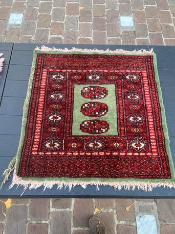 Klein Perzisch Tapijt beschikbaar voor biedingen