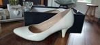 Creme pumps van Novocento - Maat 39, Novocento, Ophalen of Verzenden, Zo goed als nieuw, Beige