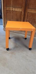 Rolbare tafel oranje 55x55x55cm kindertafel op wielen, Kinderen en Baby's, Kinderkamer | Tafels en Stoelen, Gebruikt, Ophalen of Verzenden