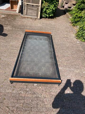 Te koop 1 x cleoptra  zwart en 1 x teak met zwart beschikbaar voor biedingen