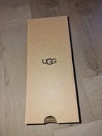 UGG slippers, Ophalen of Verzenden, Zo goed als nieuw