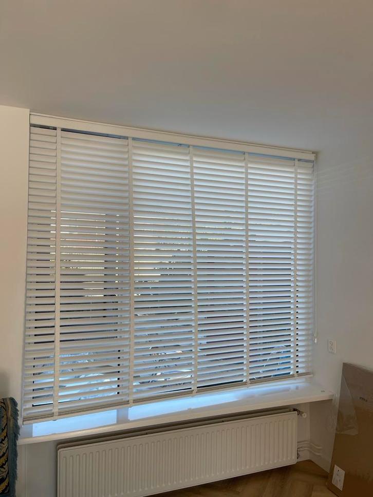 Houten Jaloezieën & Plissé Gordijnen, Huis en Inrichting, Stoffering | Gordijnen en Lamellen, Gebruikt, 100 tot 150 cm, Wit, Ophalen of Verzenden