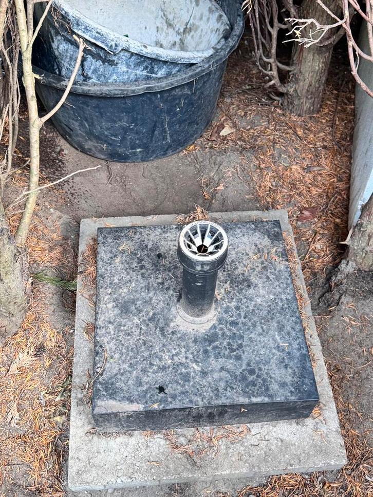 Garden Parasol Base –  GRATIS, Tuin en Terras, Parasols, Gebruikt, Ophalen