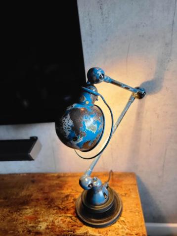 Industriële kobalt blauwe Jielde lamp beschikbaar voor biedingen