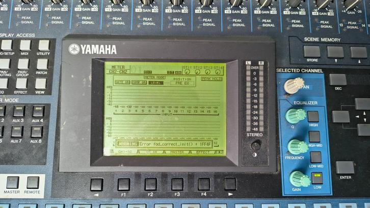 Yamaha 01V96 digitale mixer met defecte motor faders., Muziek en Instrumenten, Mengpanelen, Gebruikt, 20 kanalen of meer, Microfooningang