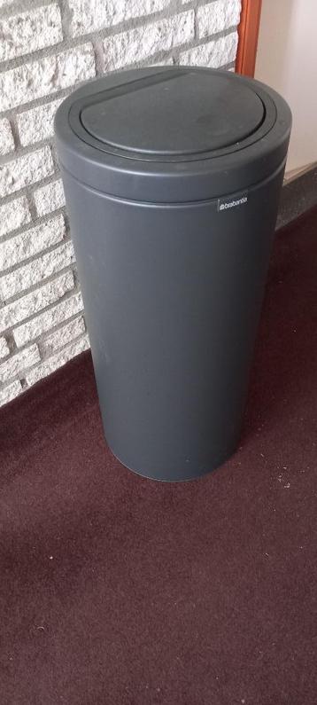 Touch bin 30 l. antraciet. ( Bijna nieuwe prullenbak) beschikbaar voor biedingen