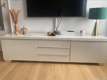 TV Kast