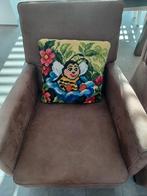 Gehaakt kussen met bij, Ophalen of Verzenden, Zo goed als nieuw, Overige kleuren, Vierkant