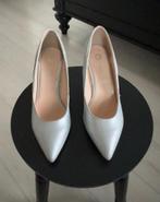 Te koop zilverkleurige pumps mt 39 als nieuw mooi design, Ophalen of Verzenden, Zo goed als nieuw, Overige kleuren