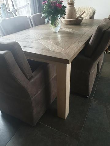 Eettafel kamertafel beschikbaar voor biedingen