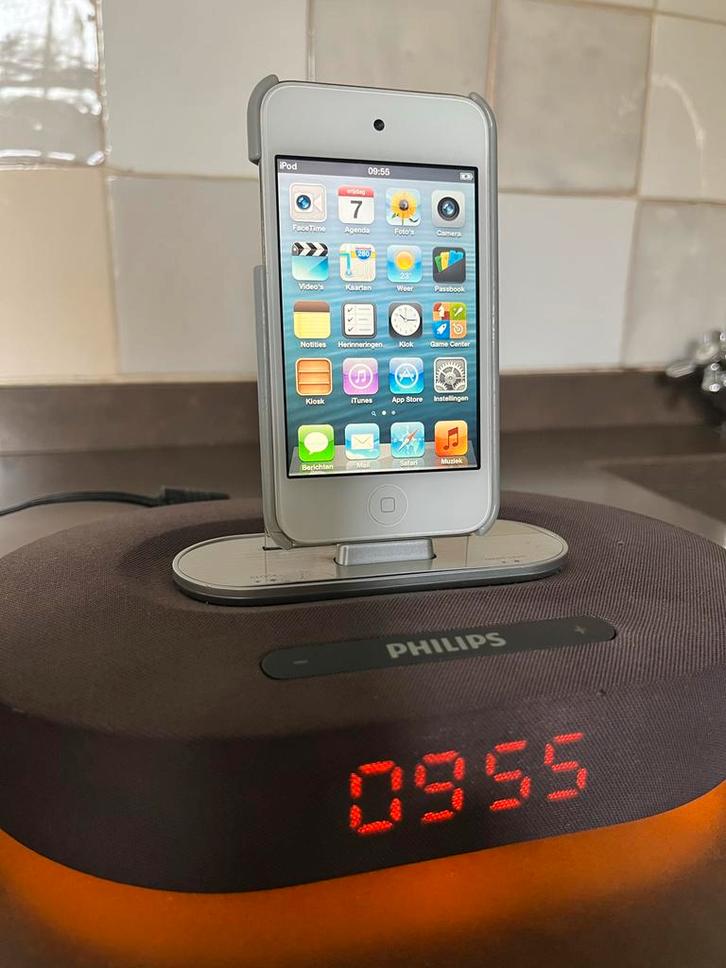 iPod Touch & Philips Soundbox Docking Speaker, Audio, Tv en Foto, Mp3-spelers | Accessoires | Apple iPod, Gebruikt, Speaker, Touch