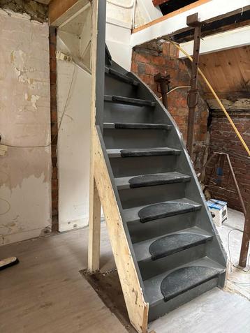 Houten vaste trap - 222 cm Hoog, breedte 84 cm beschikbaar voor biedingen