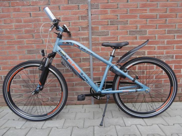 ALS NIEUWE Alpina Trial 26 inch. chalk blue matt, Fietsen en Brommers, Fietsen | Jongens, Zo goed als nieuw, 26 inch of meer, Handrem